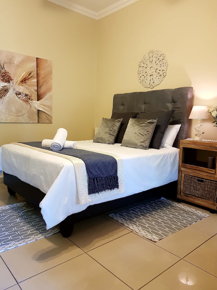 Standard Room, 1 Bedroom, Non Smoking, Garden View photo 3
