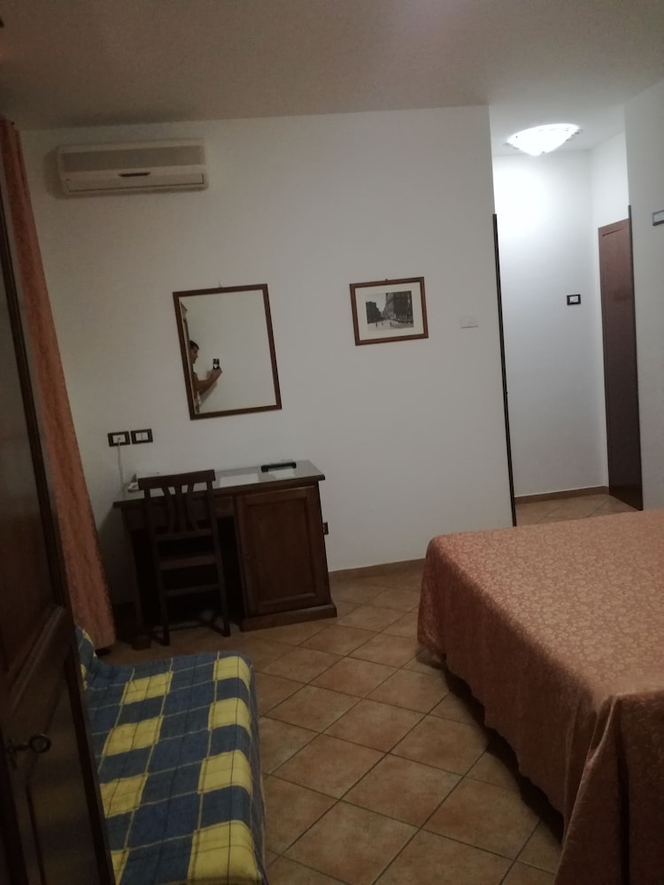 Basic Room, 1 Double Bed, Private Bathroom