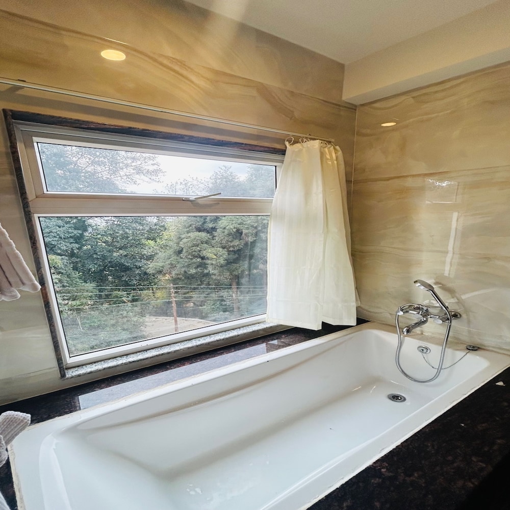 Premium room with forest view - Photo 9