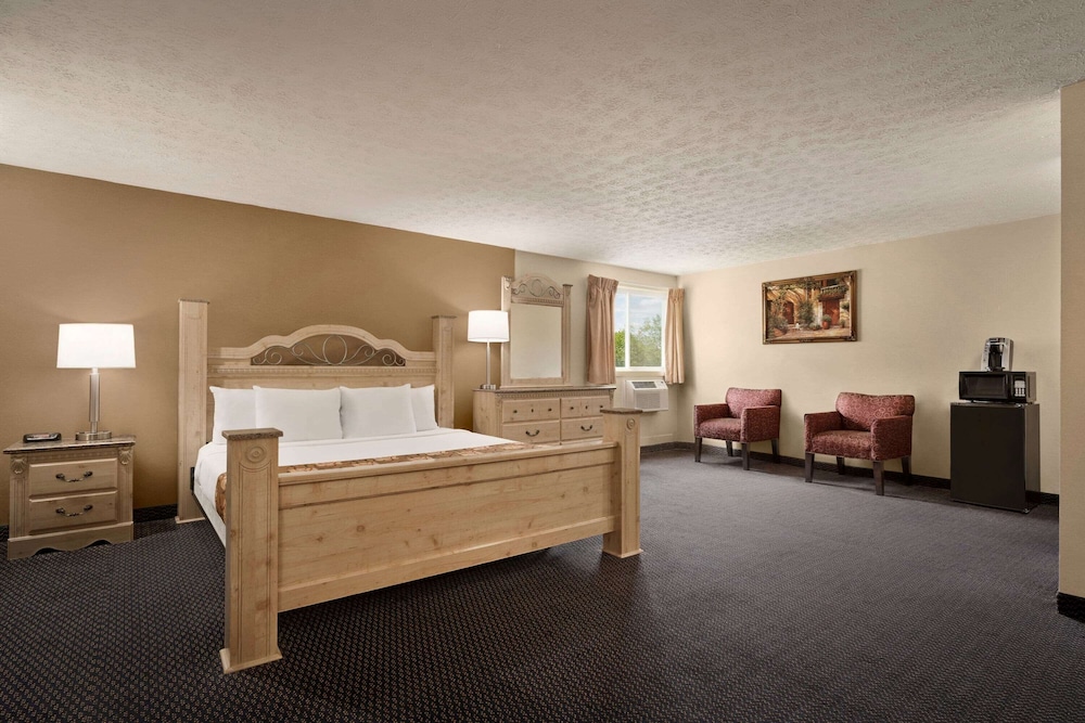 Suite, 1 King Bed photo 1