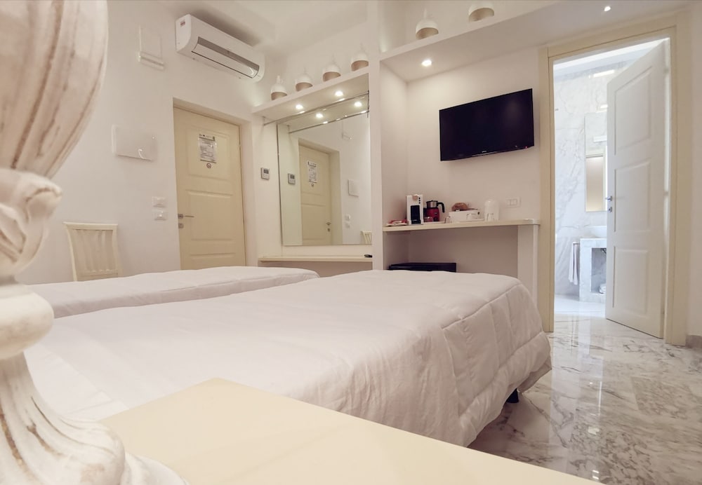 Economy Triple Room, Non Smoking photo 3