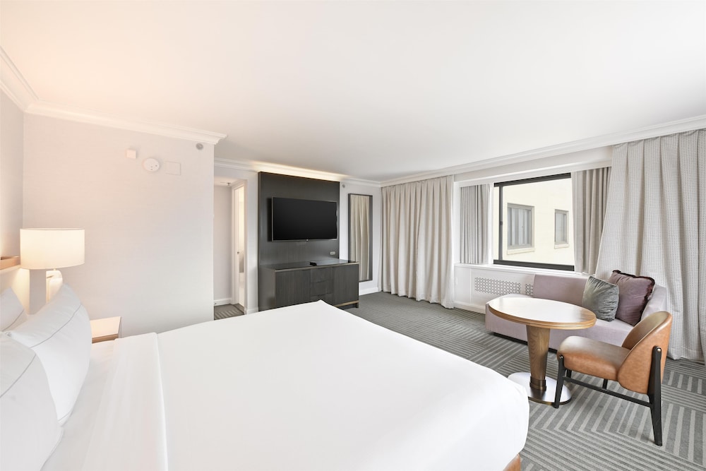 Executive Suite, 1 King Bed (Truman)
