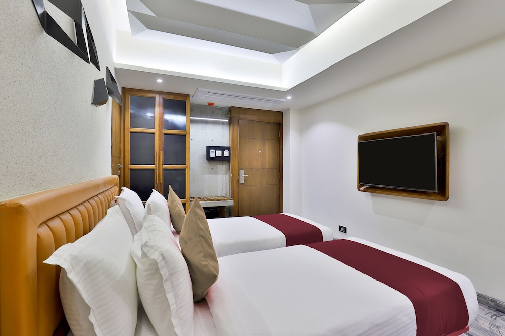 Deluxe Room - Photo 16