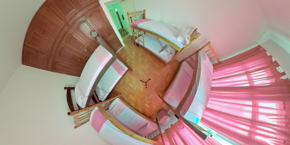 Shared Dormitory, Women Only (Charme)