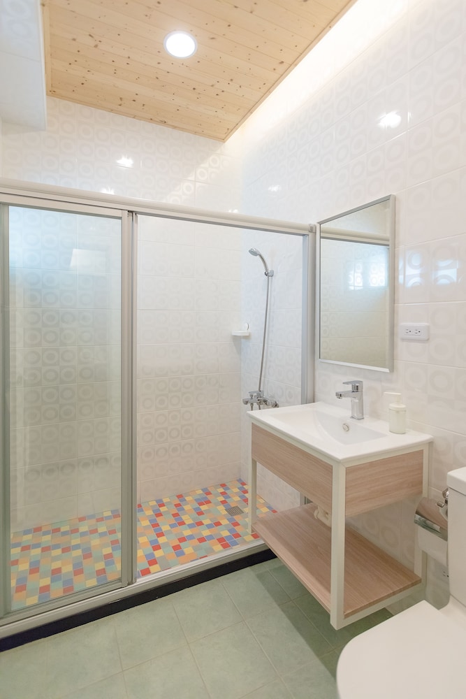 Basic Quadruple Room - Photo 7