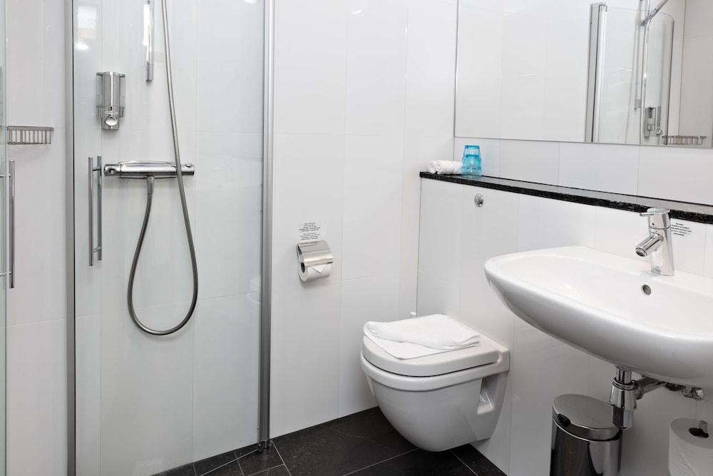 Superior Room, 1 Double Bed, Non Smoking, Jetted Tub - Photo 4