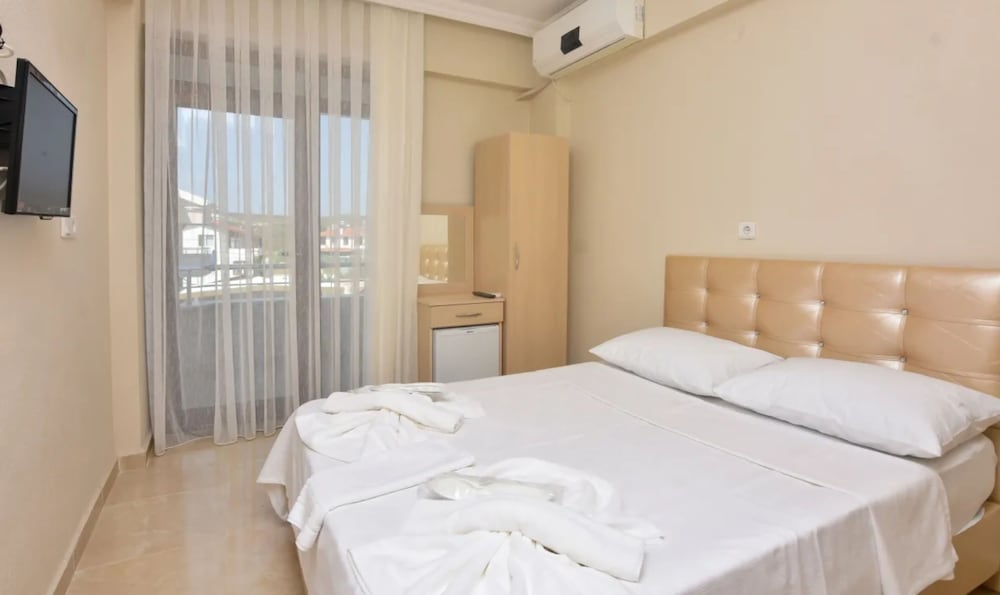 Standard Room, 1 Double Bed, Non Smoking, Pool View photo 1