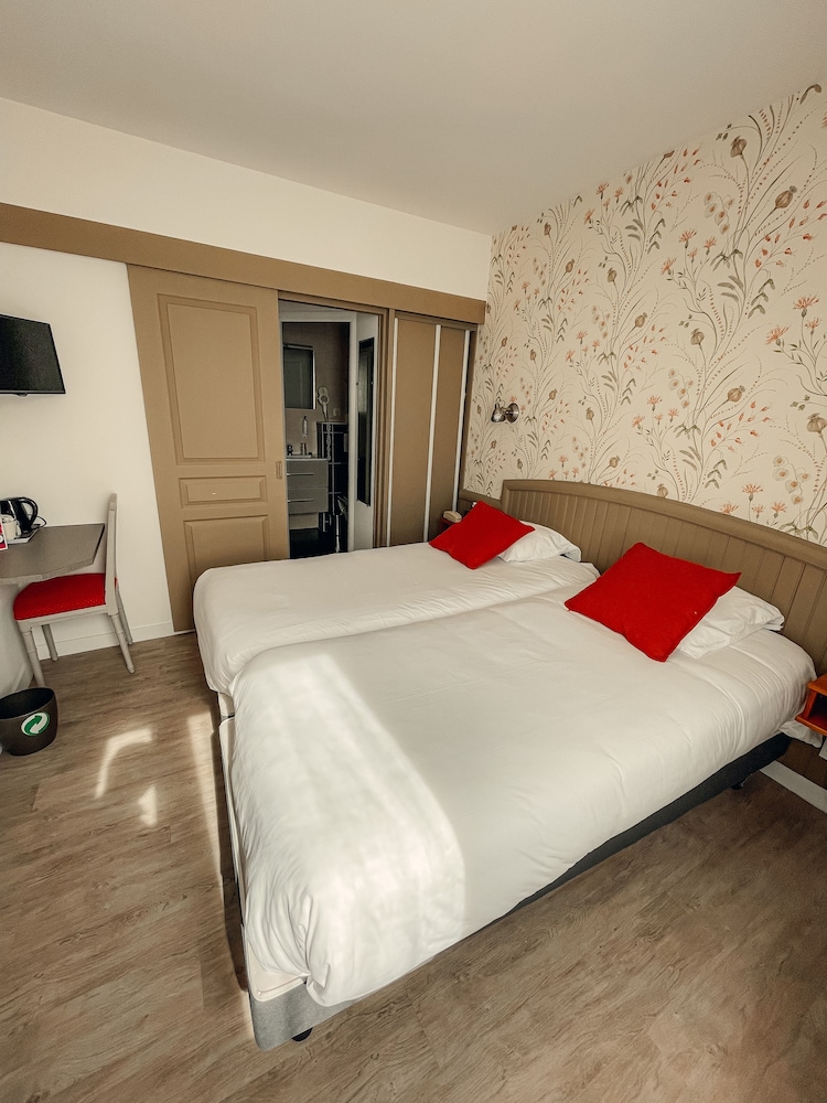 Standard Double or Twin Room photo 2