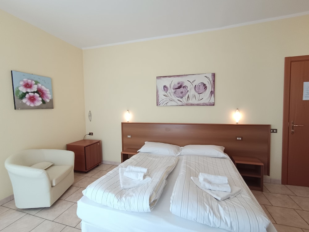 Superior Double or Twin Room, Lake View