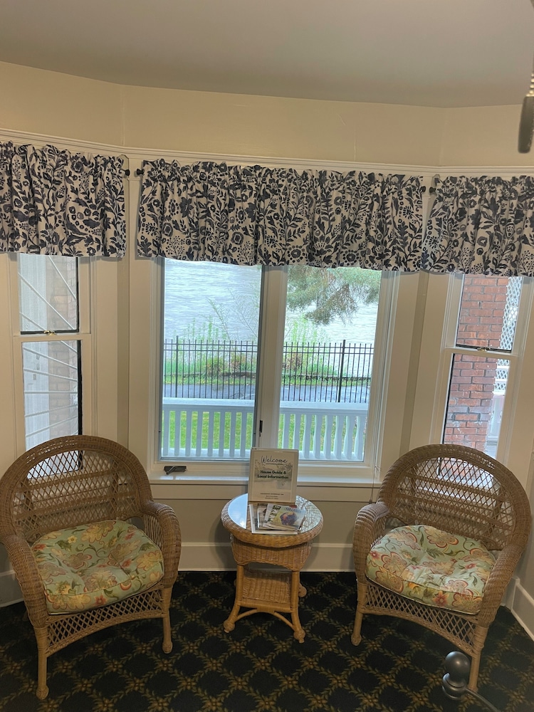 Deluxe Suite photo 2