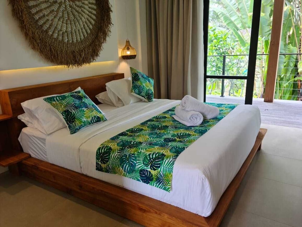 Premier Pool Suite - Photo 4