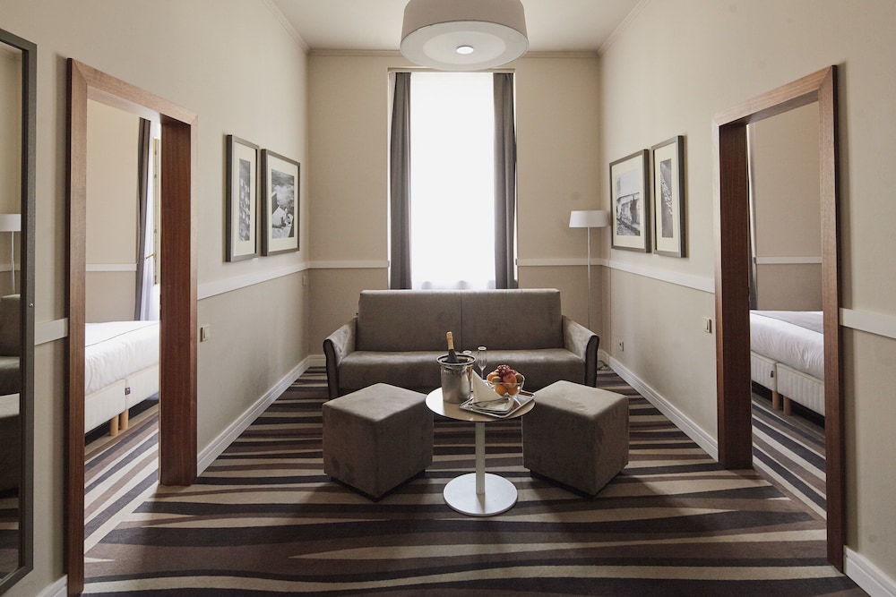 Suite, 2 Bedrooms, City View - Photo 14