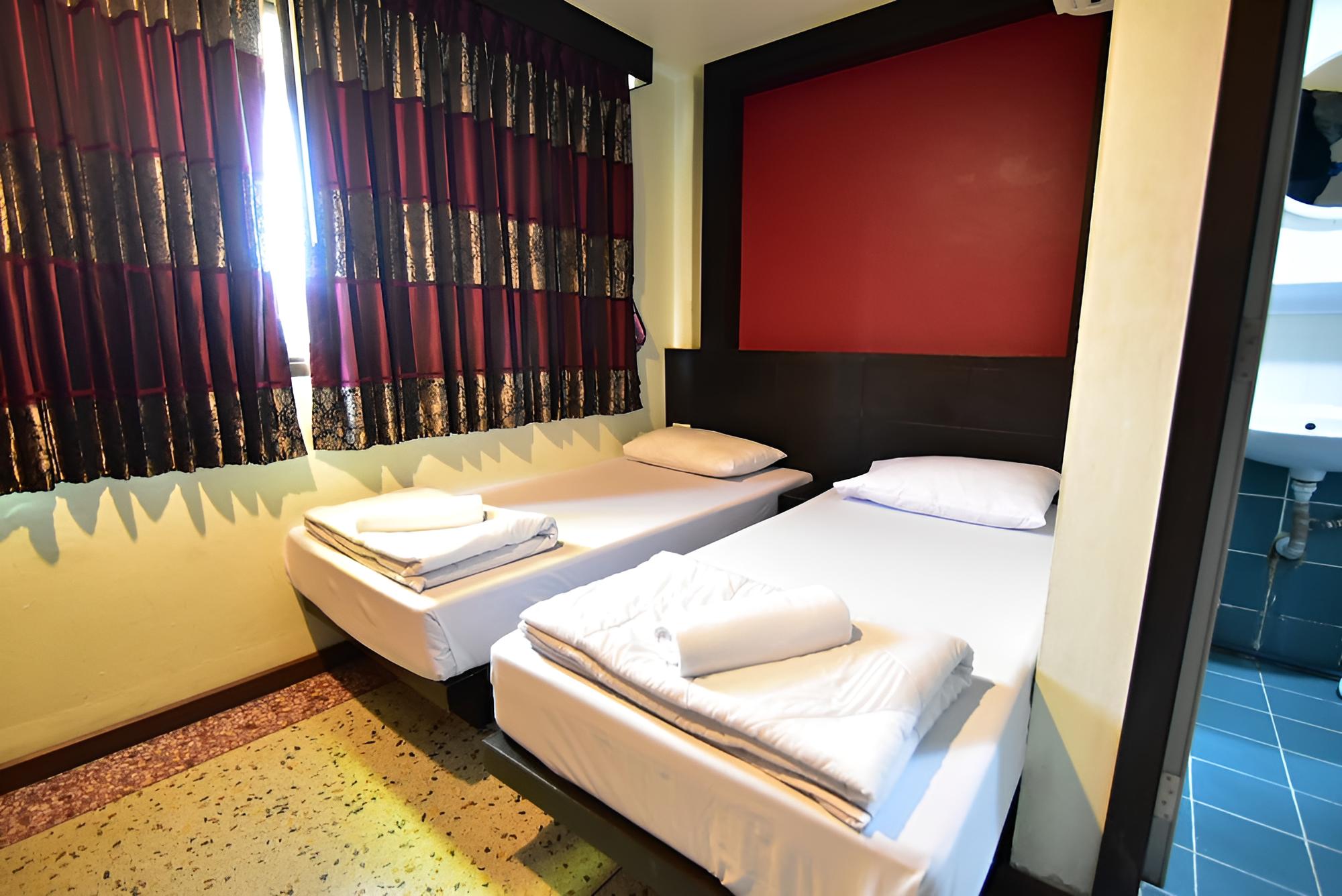 Standard Twin Room photo 2