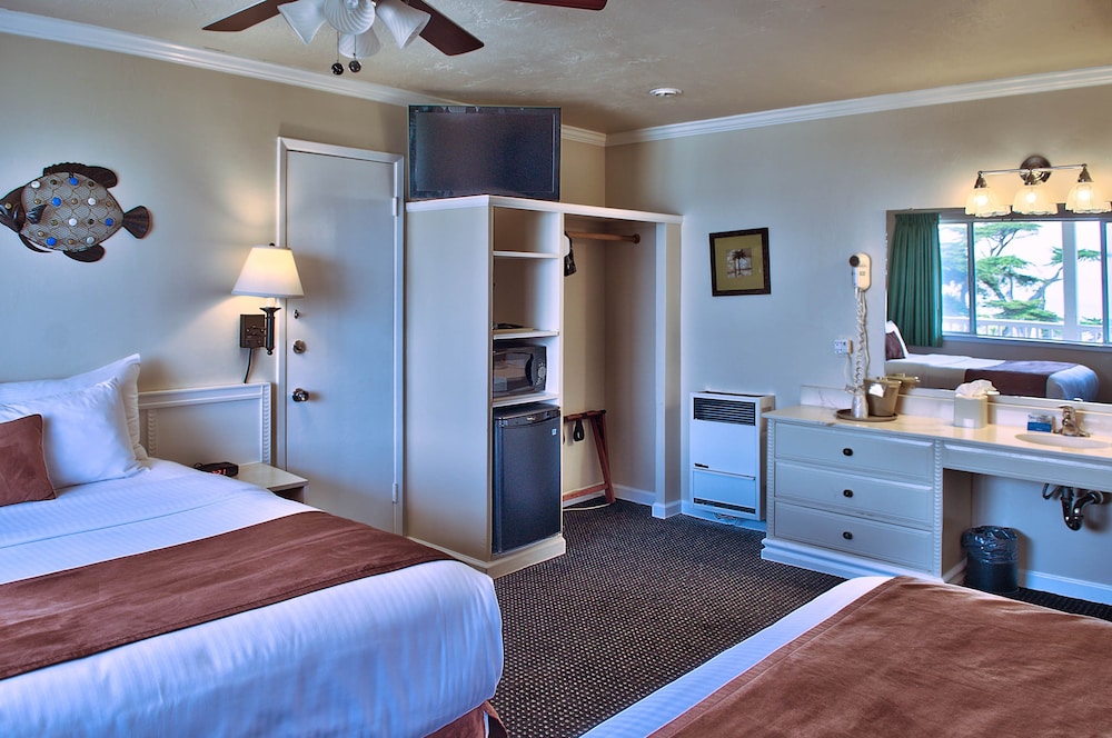 Third Floor Two Queen Beds - Photo 1