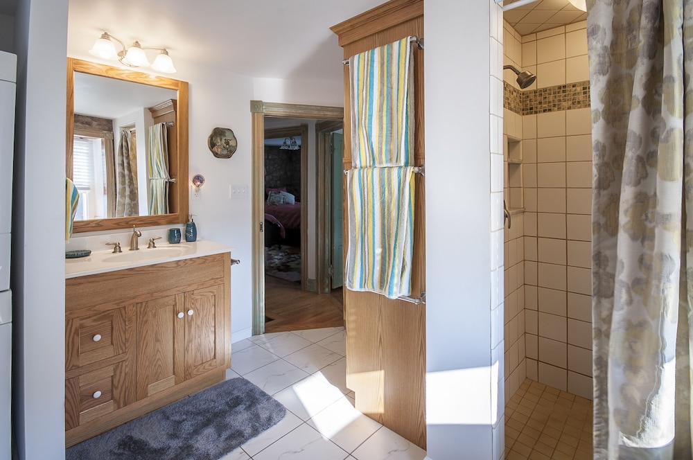 Rose Room (Private Bath) photo 3