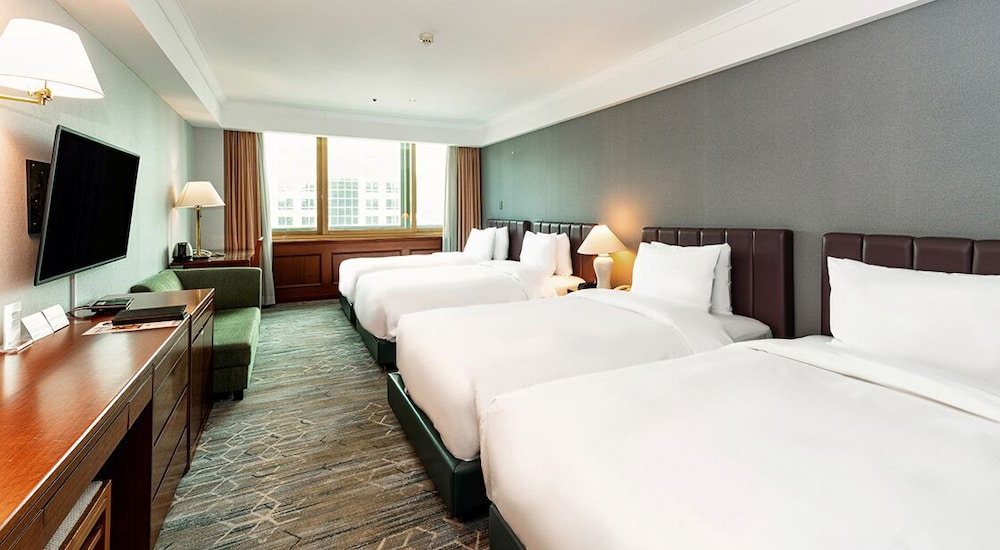 [Breakfast Combo For 2pax] Quadruple Room With Bathtub (Korean Or American Breakfast Choose 1)