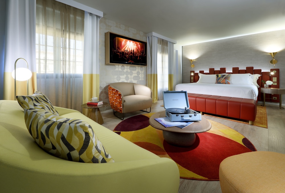 Studio Suite, Pool View
