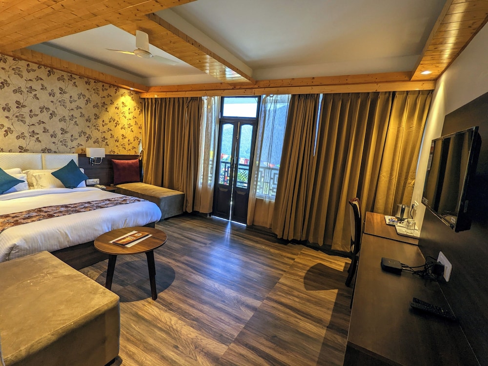 Deluxe Room - Photo 9