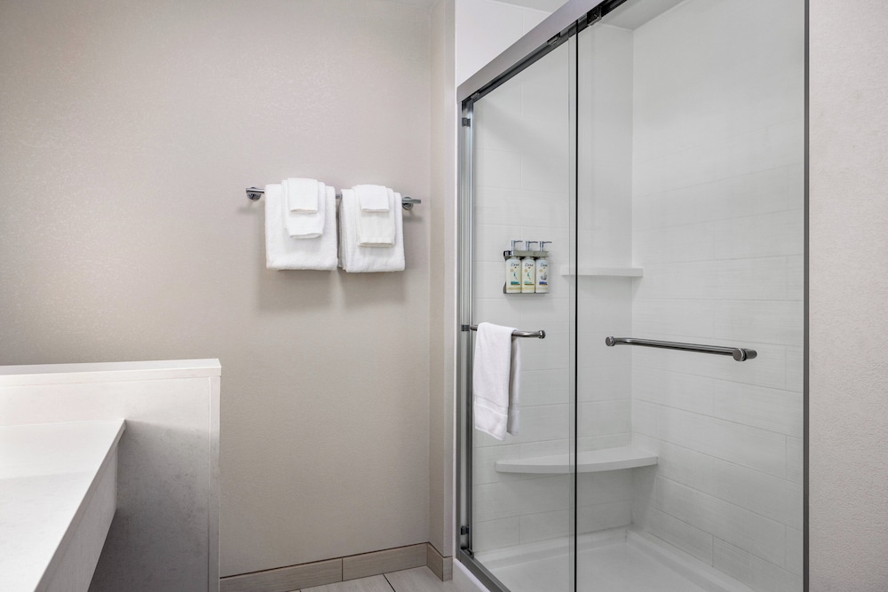 Standard Room, 1 King Bed (Standalone Shower) - Photo 5