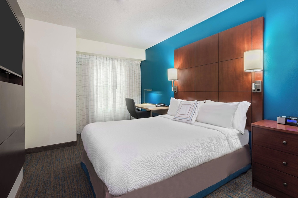 Suite, 2 Bedrooms (Mobility/Hearing Access, Roll-In Shwr), photo 6