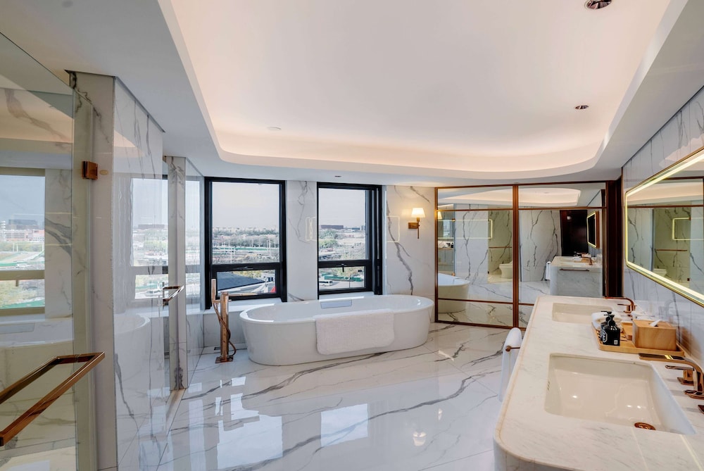 Business Suite, 1 King Bed, Non Smoking (Executive) - Photo 3