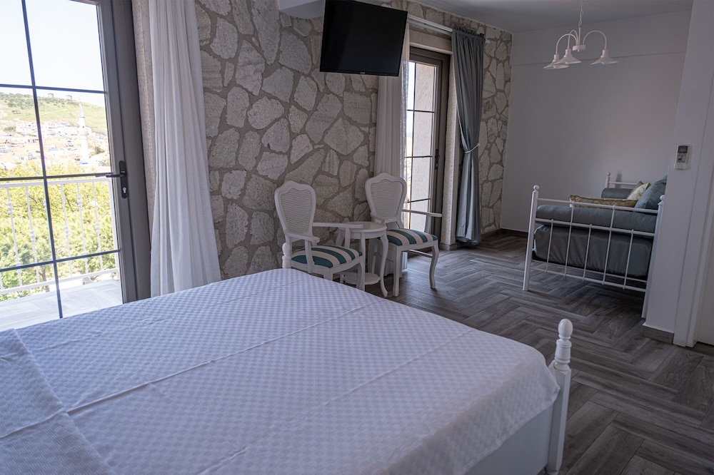 Deluxe Triple Room, Balcony, Sea View (Non Smoking) photo 2