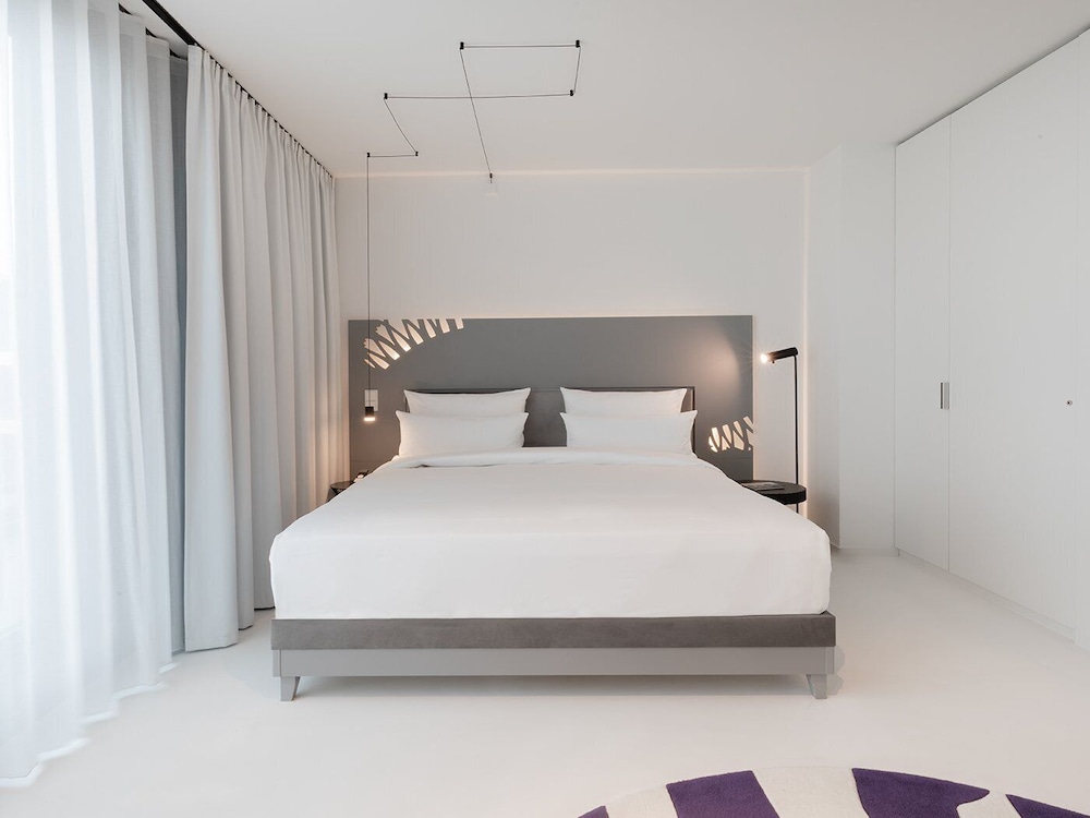 Room (Living) thumbnail 6