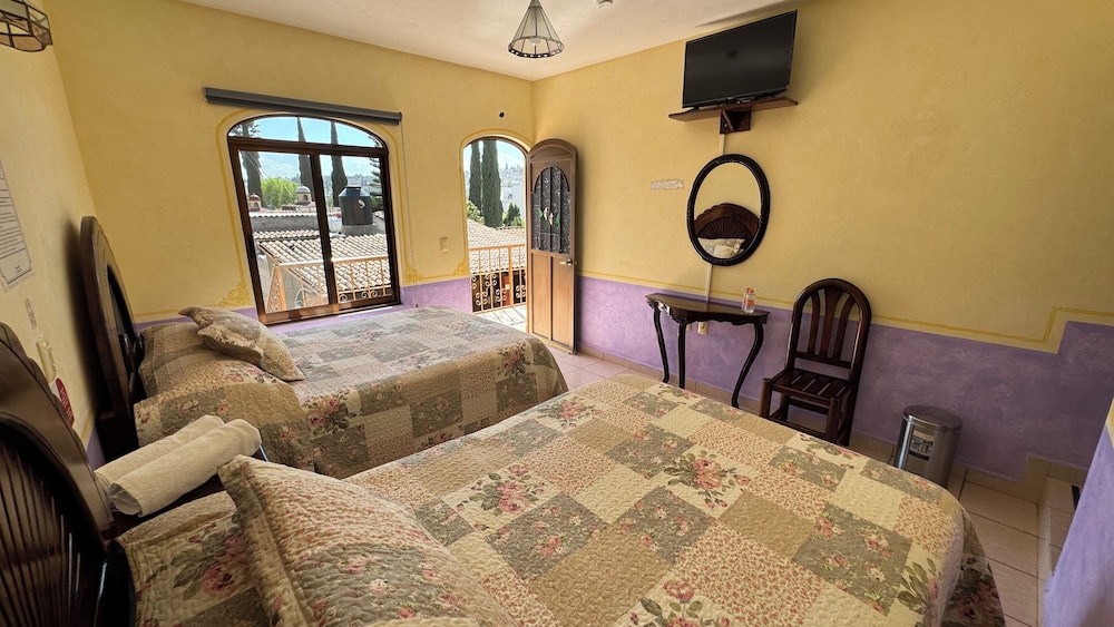 Standard Room, 2 Double Beds - Photo 1