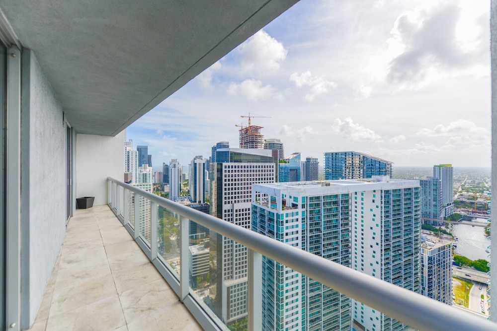Luxury Condo photo 3