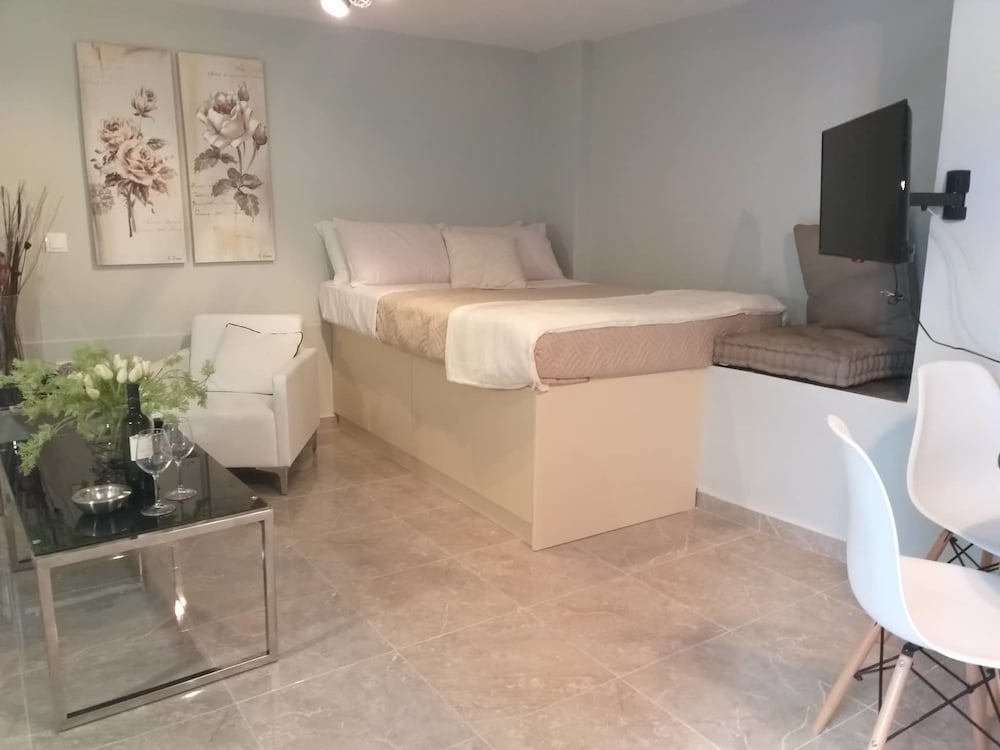 Studio, 1 Bedroom