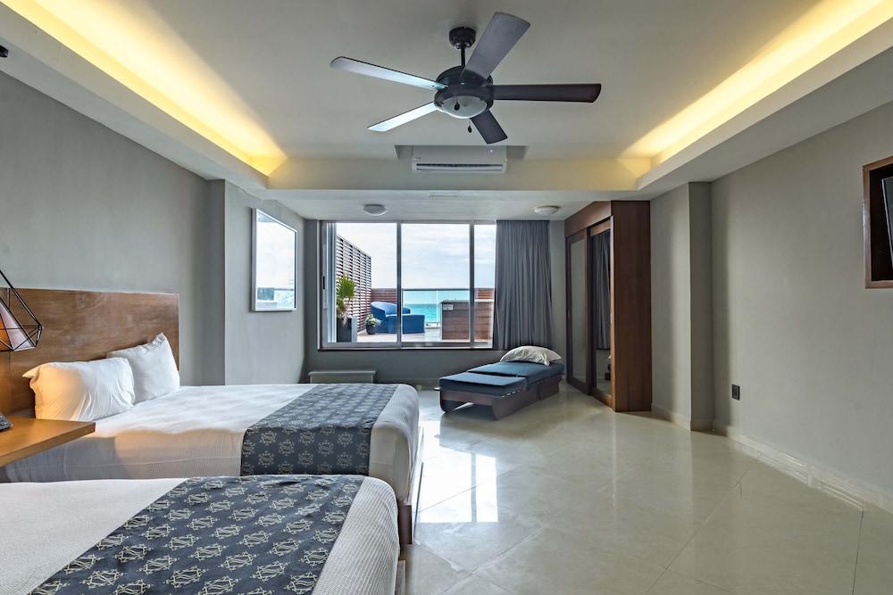 Junior Suite, Hot Tub - Photo 3