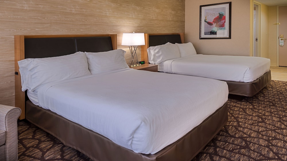 Standard Room, 2 Double Beds, Accessible (Roll-In Shower) - Photo 4