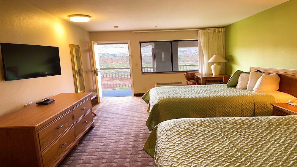 Deluxe Room, 2 Queen Beds, Refrigerator & Microwave, Mountain View photo 3