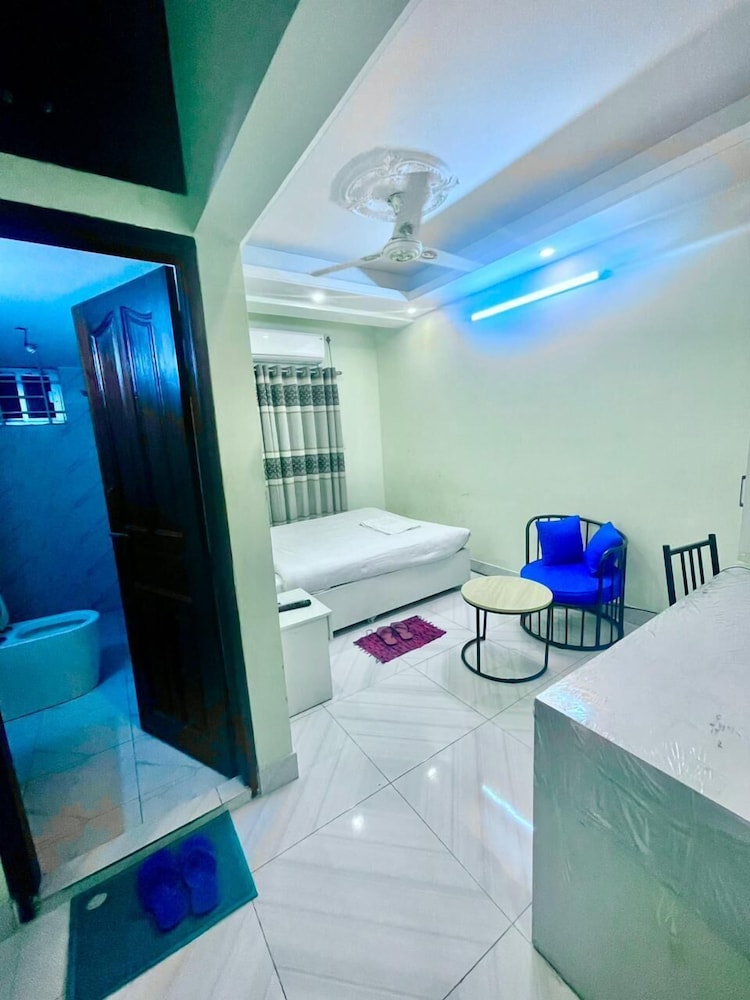 Comfort Room, City View photo 1
