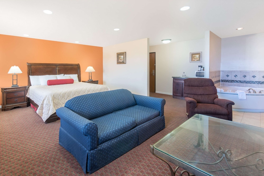 Suite, 1 King Bed, Non Smoking - Photo 1