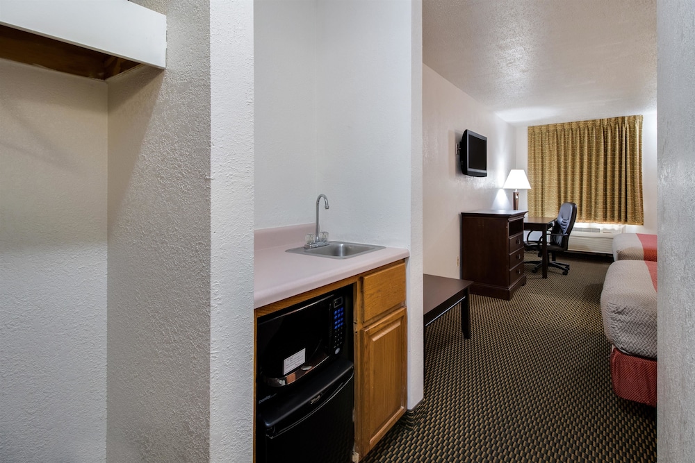 Deluxe Room, 2 Double Beds, Non Smoking, Refrigerator & Microwave photo 3