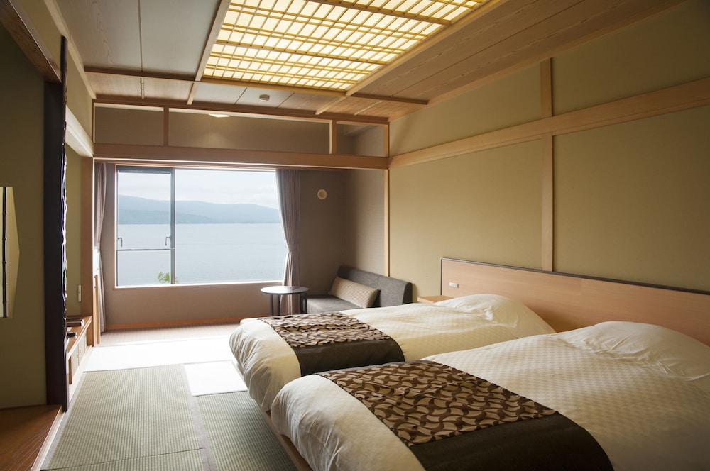 (WINGS) Lake View Twin Room, Non Smoking