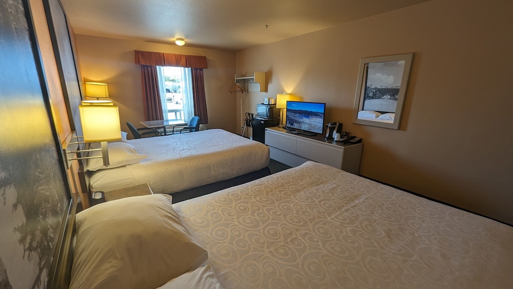 Room, 2 Queen Beds, Non Smoking - Photo 5