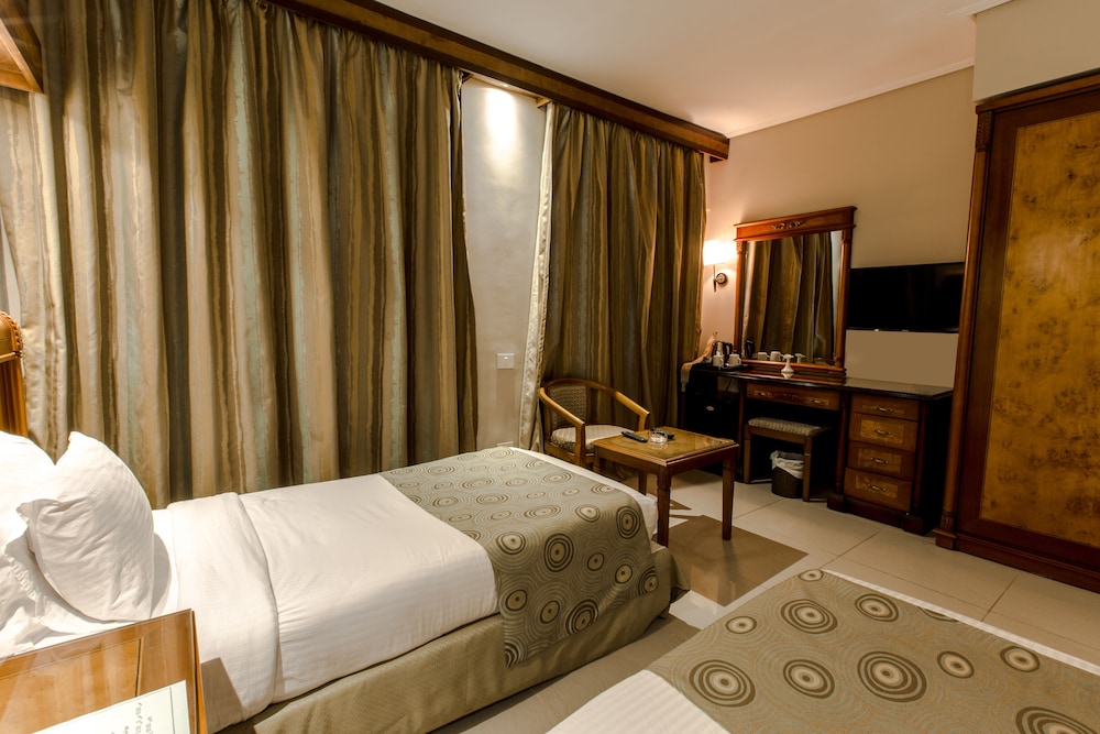 Suite, 2 Bedrooms - Photo 10