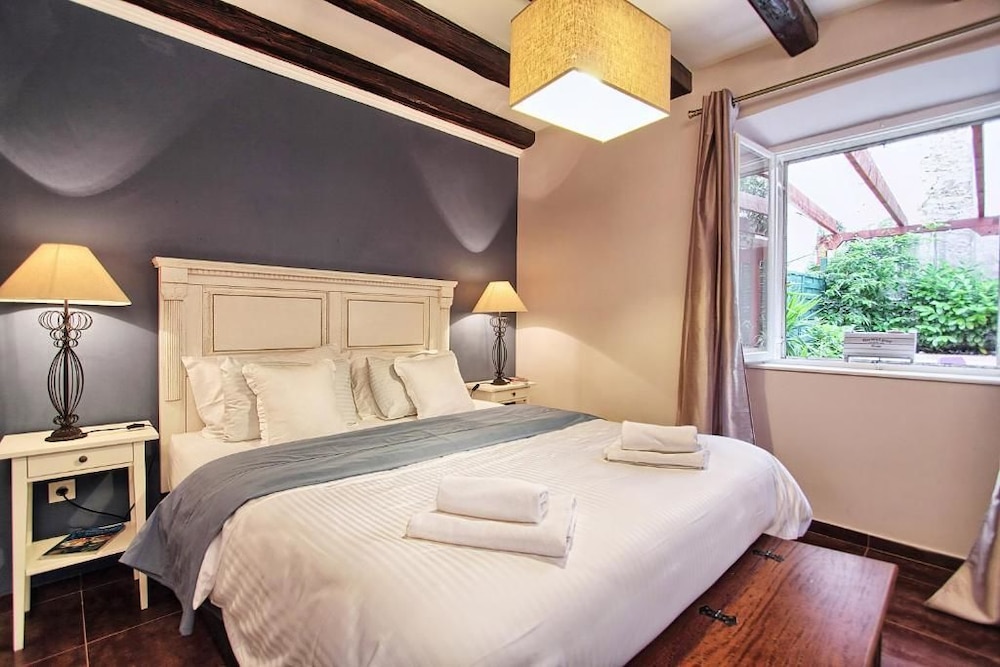 Comfort Apartment, Courtyard View