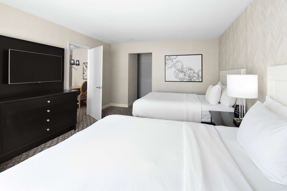 Suite, 2 Queen Beds, Courtyard View (Living Room, Wet Bar) - Photo 1