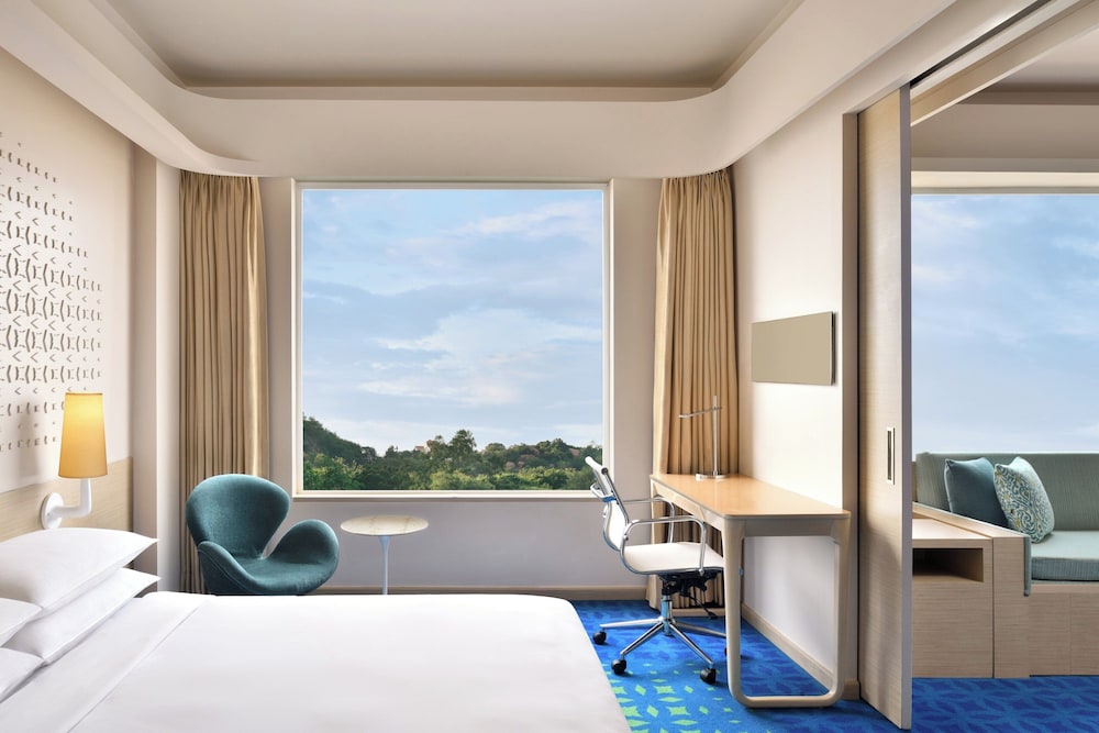 Executive Suite, 1 Queen Bed with Sofa bed photo 3