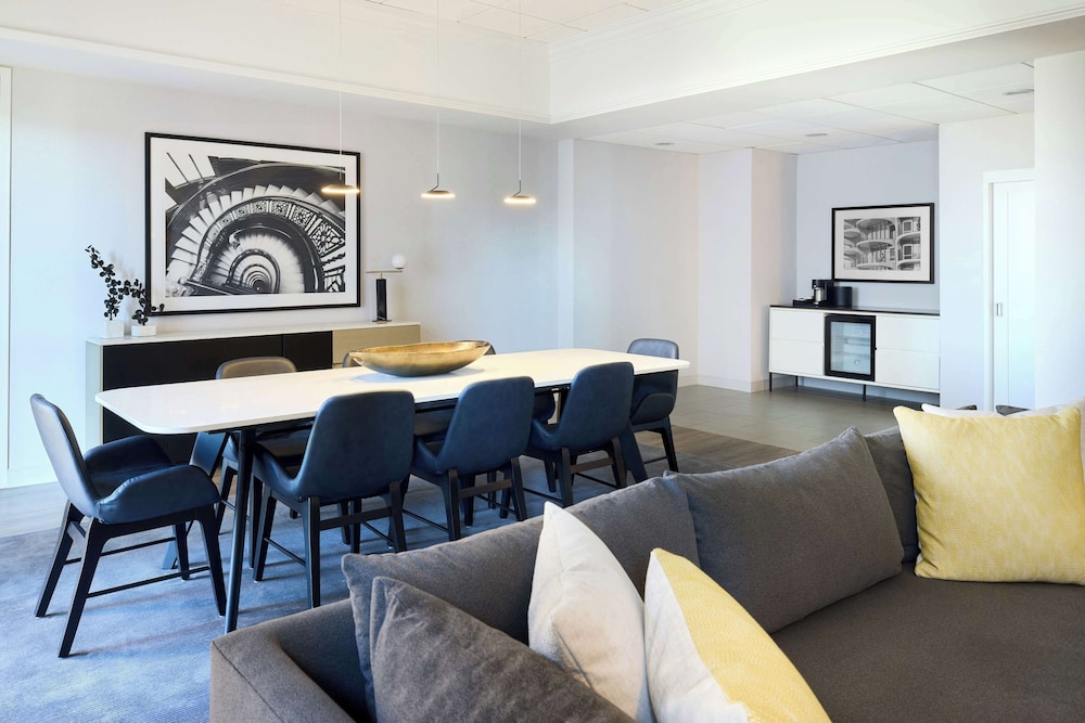Suite (Specialty)
