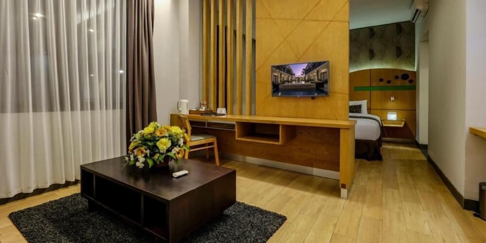 Suite Fabulous Room (Free Scheduled Airport Transfers) photo 2