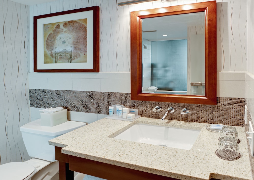 Suite, 1 Queen Bed, Non Smoking (6th Floor)