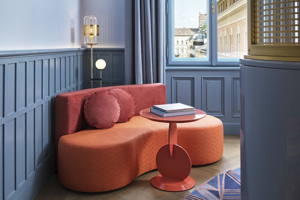 Studio Suite, 1 King, Street View