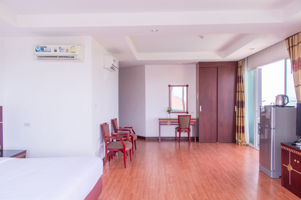 Junior Suite, 1 King Bed, Sea View, Beachfront photo 3