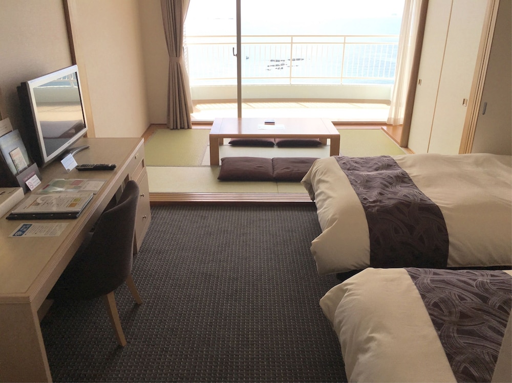 Japanese Western Style Room, Non Smoking, Ocean View photo 3