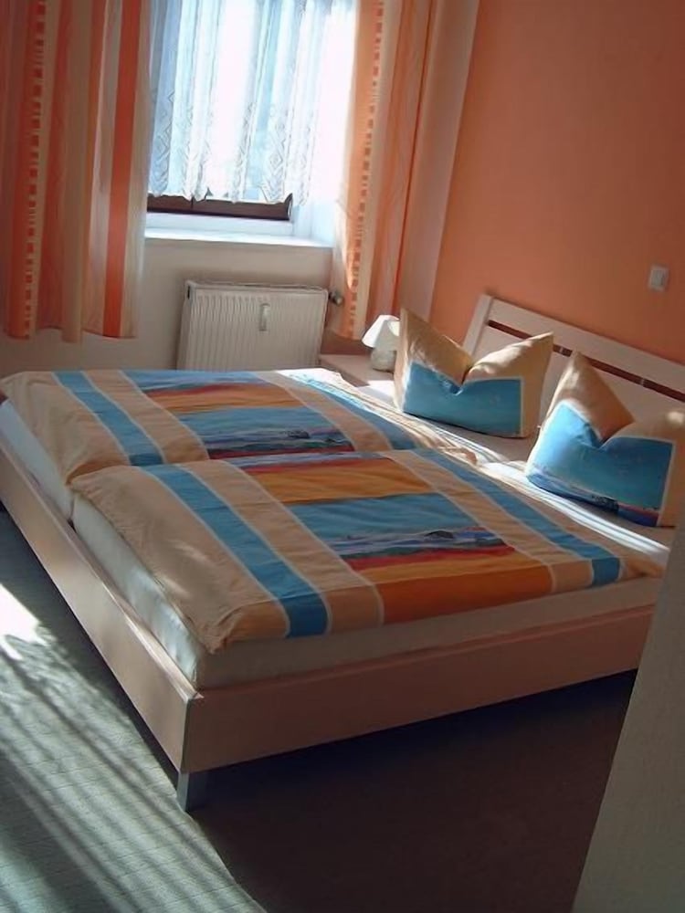 Basic Double Room, Private Bathroom - Photo 1
