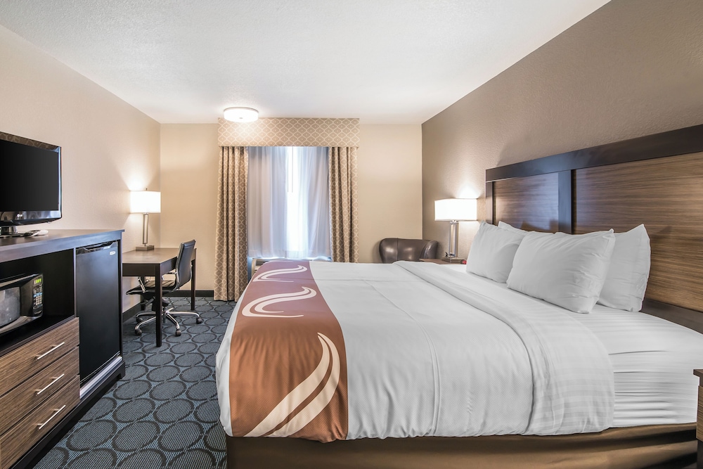 Standard Room, 1 King Bed, Hearing Accessible, Non Smoking - Photo 3